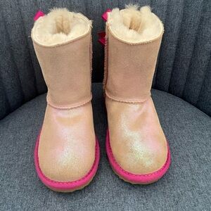 UGG Kids Bailey II bow boots, Sz 10